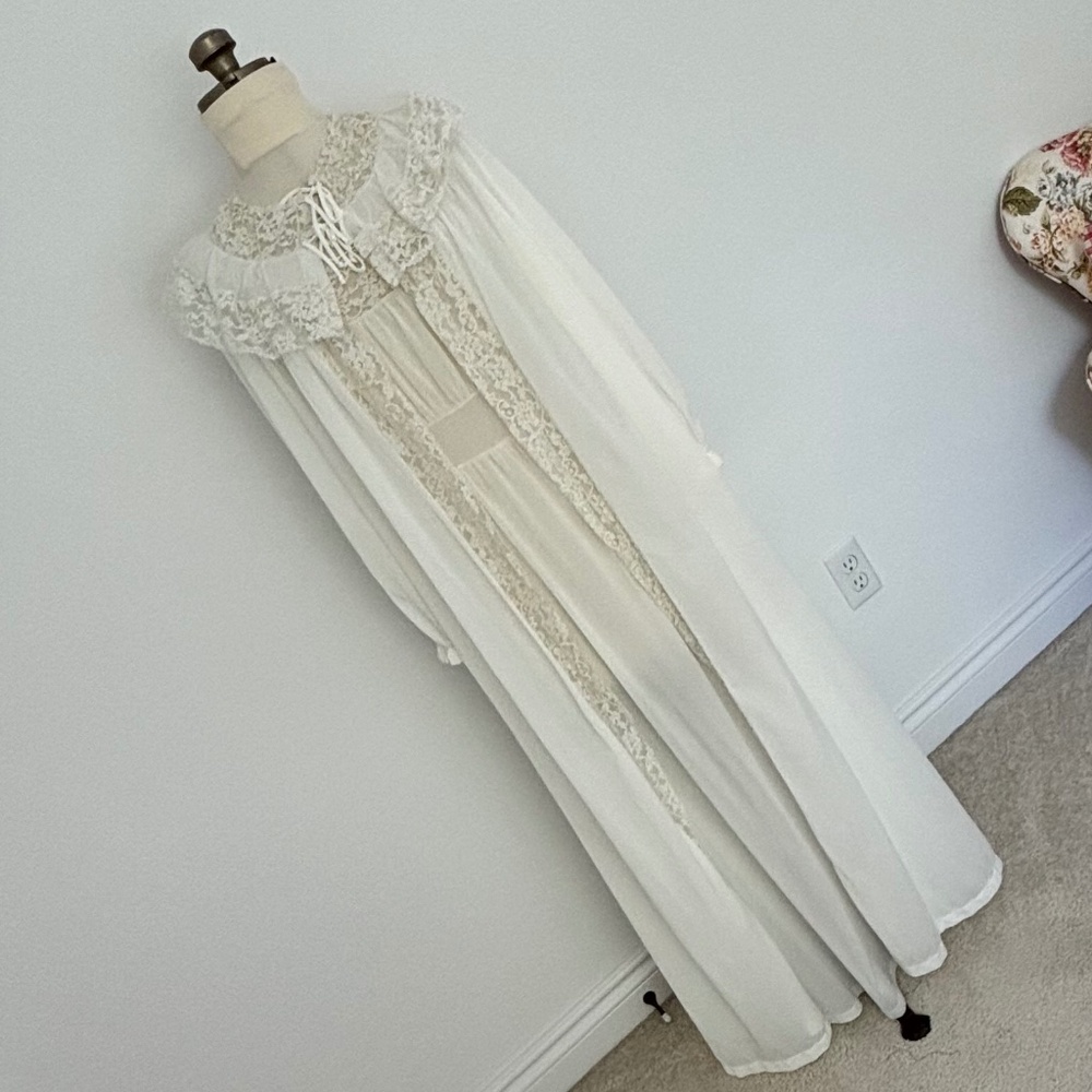 Elegant White Lace Trim Nightgown